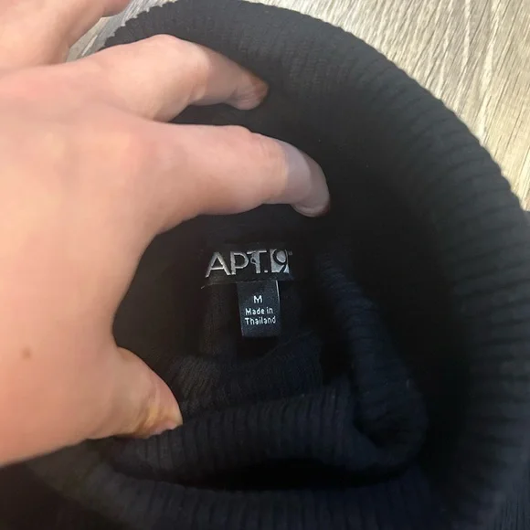 Apt. 9 Black Sleeveless turtleneck top size medium in black - Picture 5 of 5